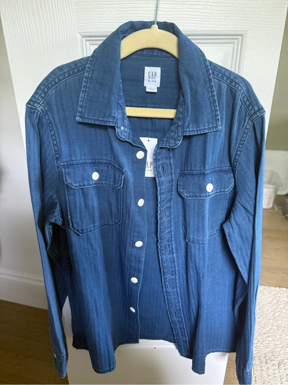 New Gap boys chambray button down